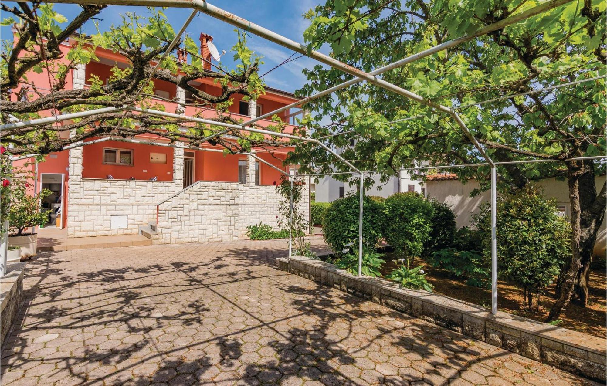 1 Bedroom Lovely Apartment In Rovinj Kültér fotó