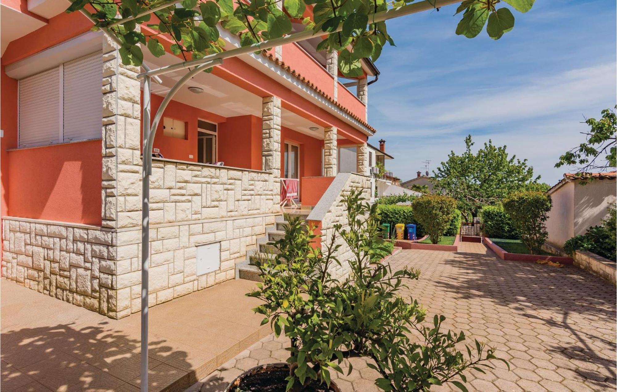 1 Bedroom Lovely Apartment In Rovinj Kültér fotó